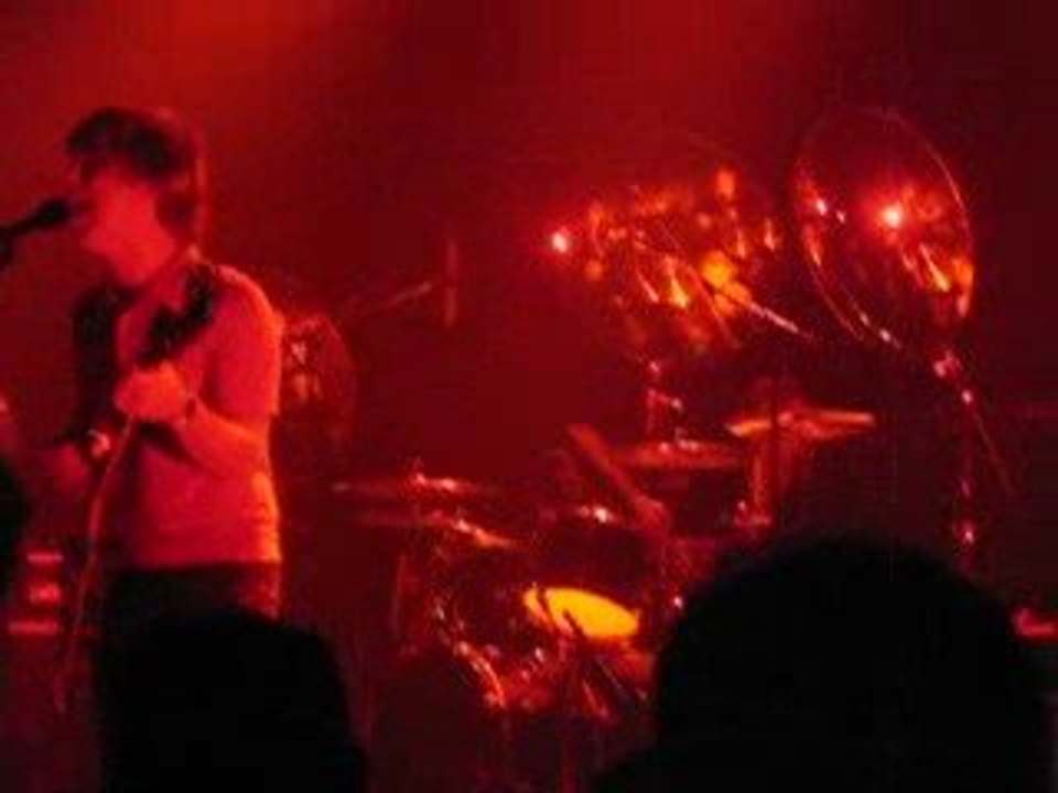 nada surf mellow song live at bataclan