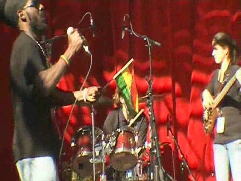 Anthony John backed by Dub Akom Won't loose track