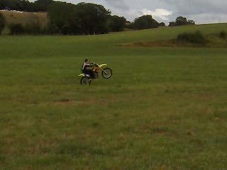 Le zink qui fait des roues en RMZ 250