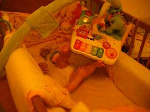 je joue avec ....mes pieds