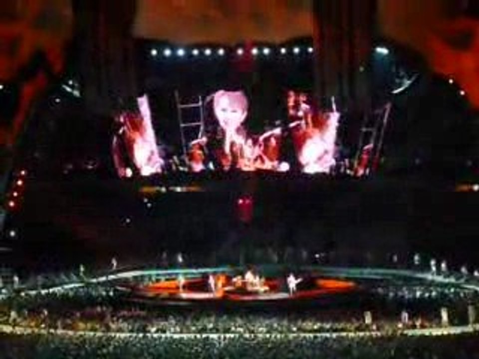 U2 PARIS : Walk on