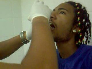 Piercing a la langue de Diablo