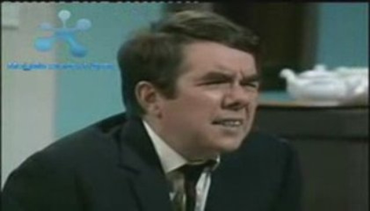 the two ronnies - opticians sketch