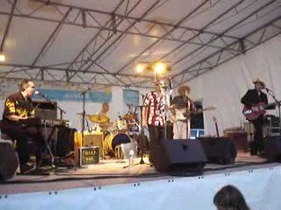 01 - Flyin' Saucers - Gujan Mestras - 09 07 2009