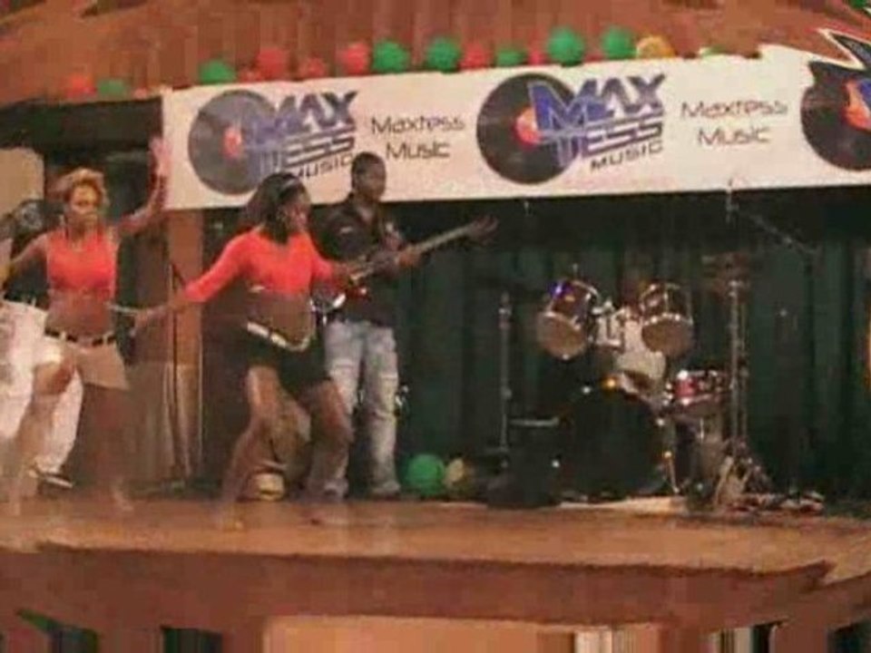 SATELLITE GPS    ET STARGATE A LA JOURNEE D AFRIQUE  A ROUEN