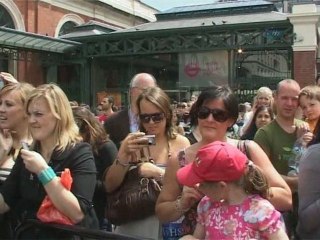 Londra'da Dünyanın En Büyük Muffin'i Yapıldı