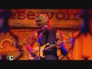 KEZIAH JONES - LONG LIVE PARIS ACOUSTIC PERFORMANCE