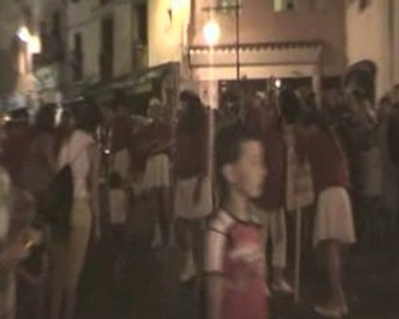 street bench-defilé des majorettes d'un autre style