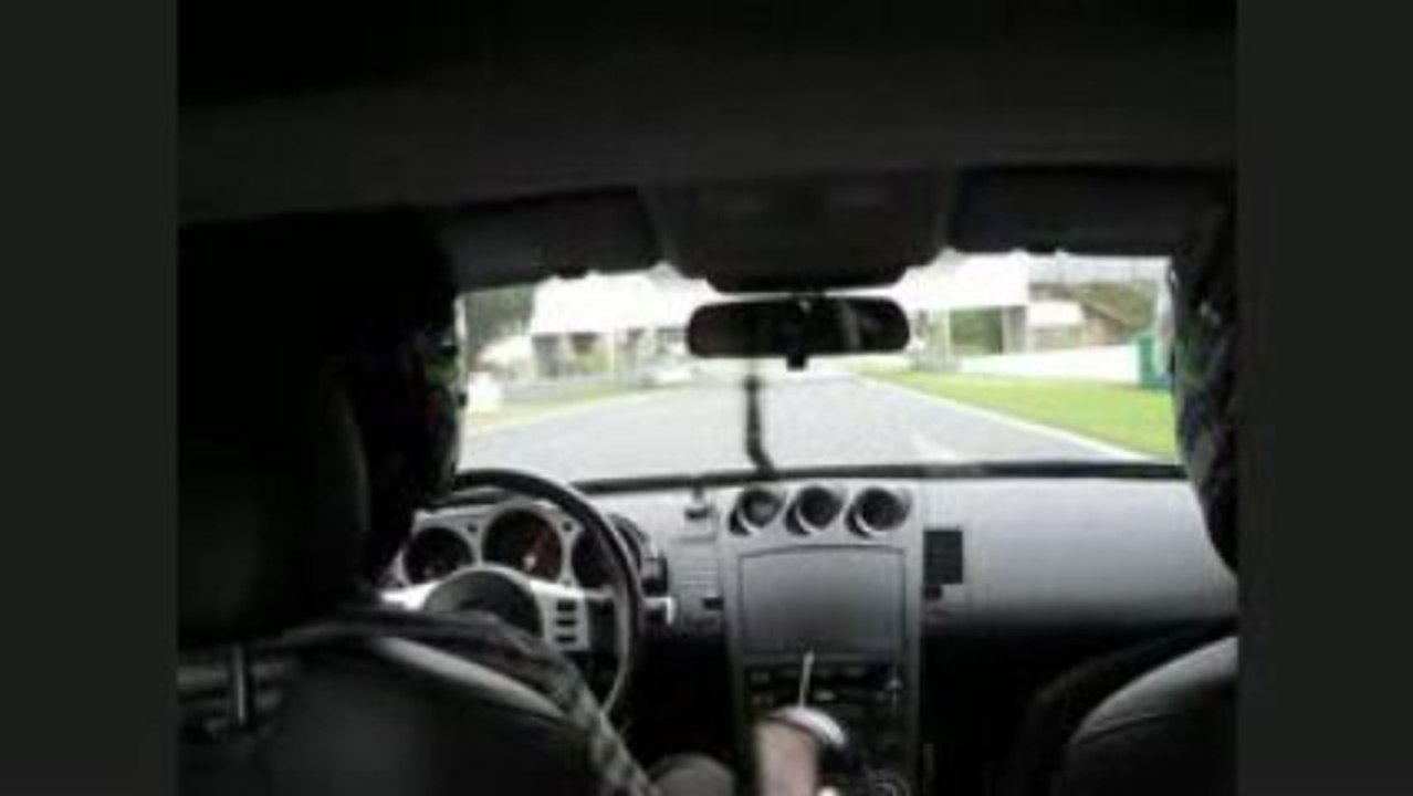 Magnycours 09-Les Suedois se promenent à Magny