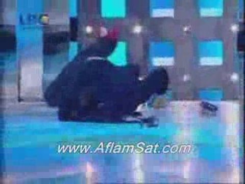 Haifa wahbi tombe sur scélne drole هيفا وهبي تسقط