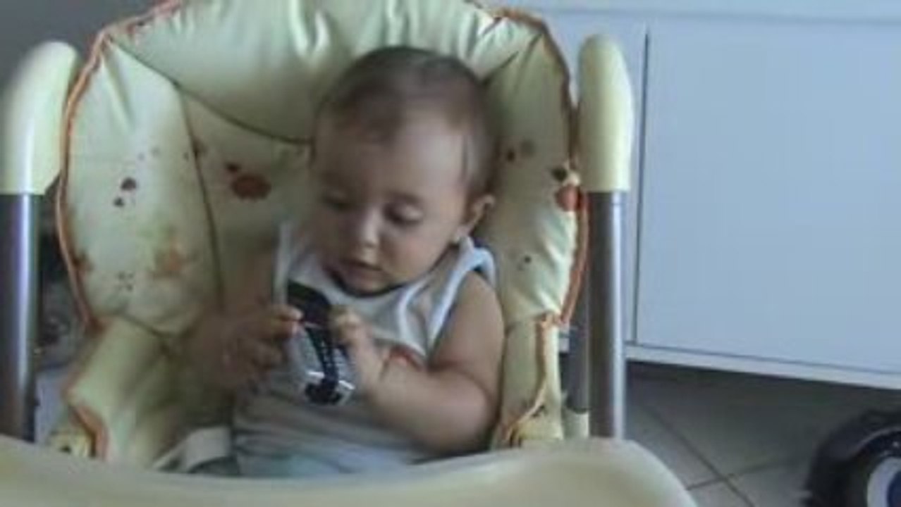 Mamie téléphone à Gabin