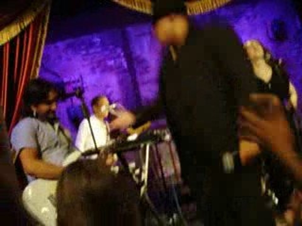 Reprise de "beat it" au Jamel Comedy Club