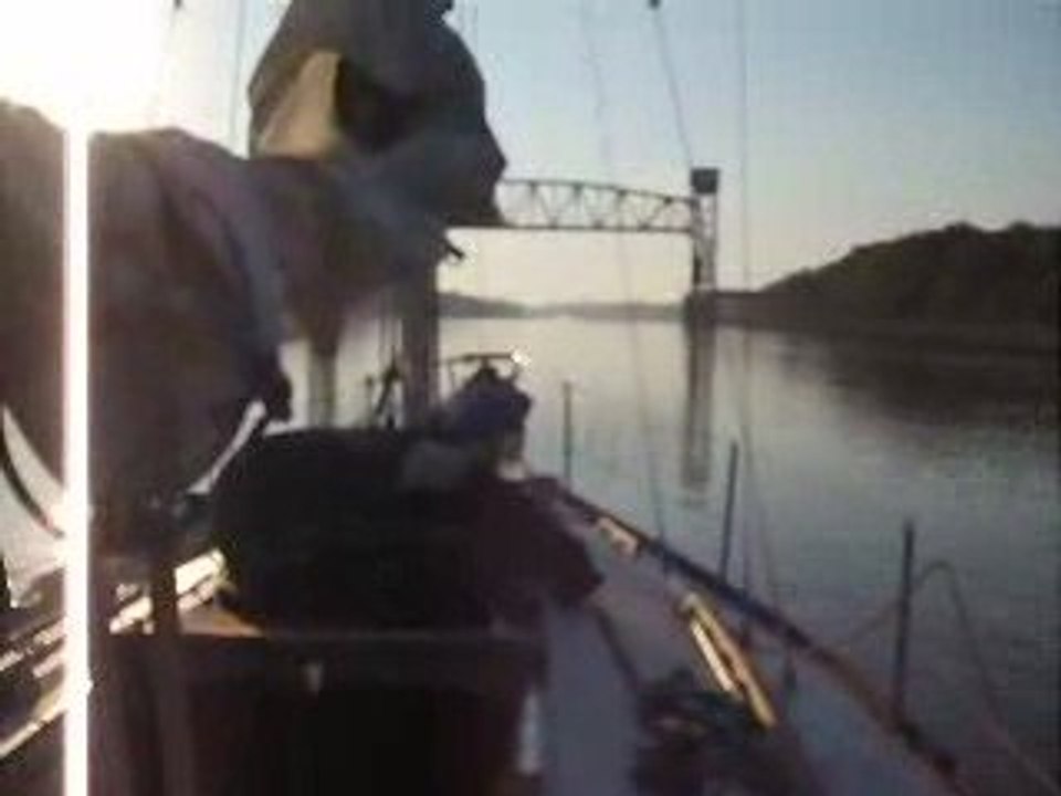 Vamoose Skipper spots a ship