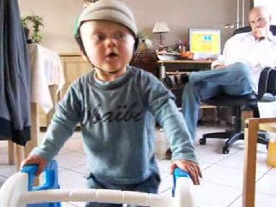 Juillet 09 Mael pousse sa voiture