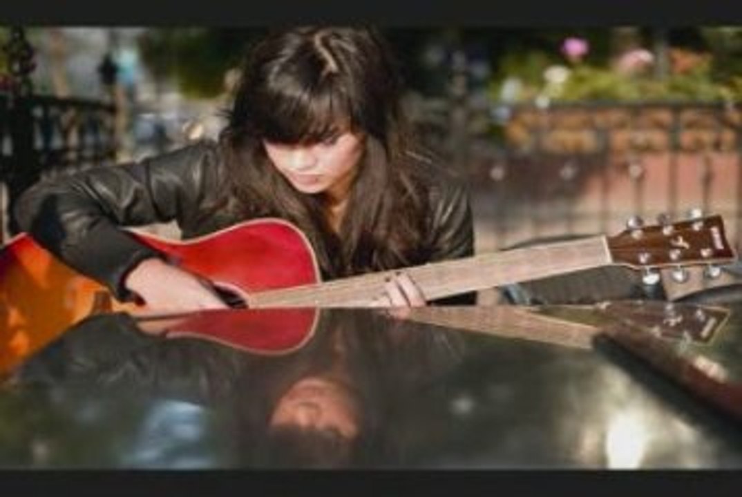 Cassie Steele - Cafe De Cruel