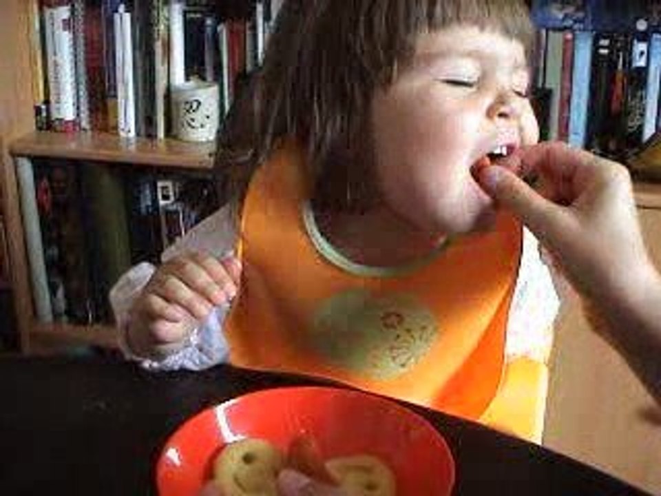 Justine qui mange