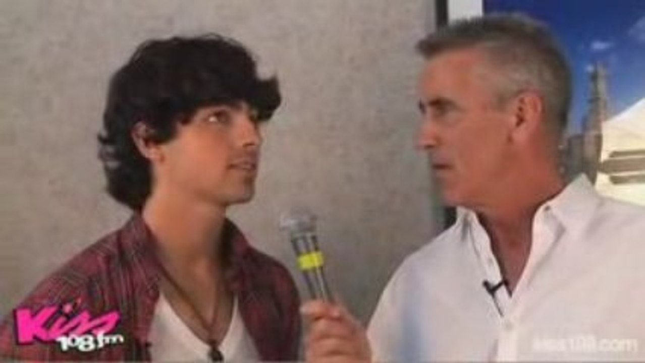 Joe Jonas Funny Interview (VOSTFR)