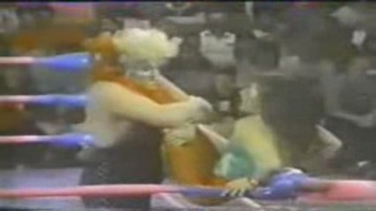 Beastie vs Lightning (GLOW Wrestling)