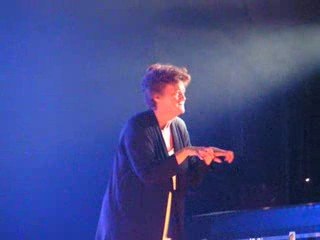 Stanislas Entre deux femmes en langage des signes Spa