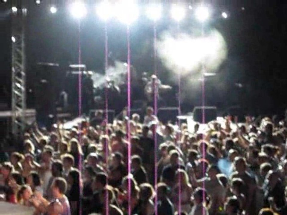james live thessaloniki 18/07/2009 entrance