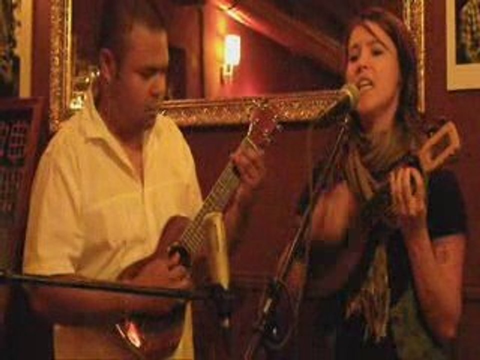 Cocoon ukulele Hummingbird (Lilo et Gasy Guitare)