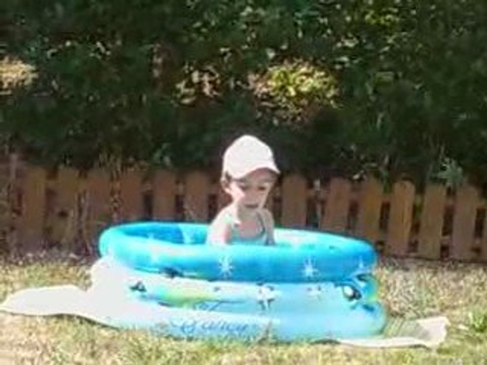 Ilona dans sa piscine