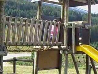 Ilona sur l aire de jeux a villard de lens /2