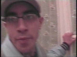 CLEMENT SAUTE PAR LA FENETRE