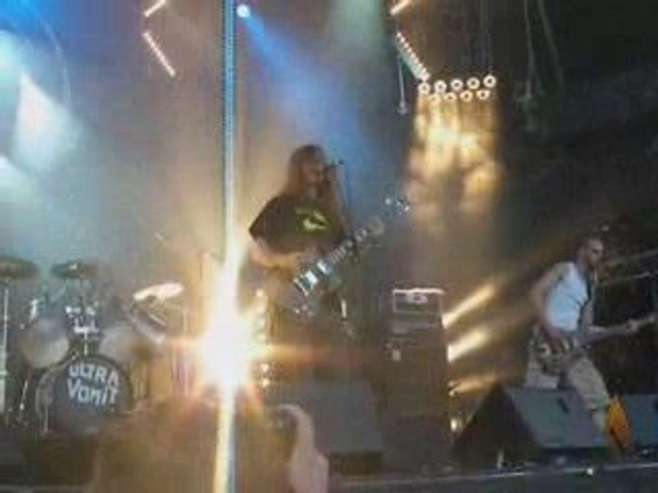 01 - Ultra Vomit-Intro & Quand j'étais petit Douzyk Fest 09