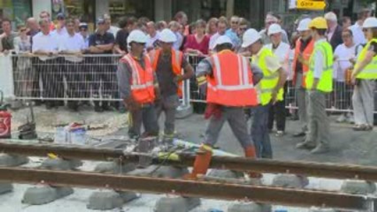 Pose des premiers rails du tramway d'Angers