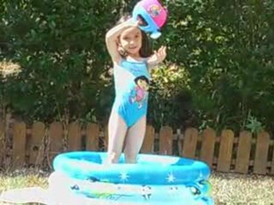 Ilona a sa piscine