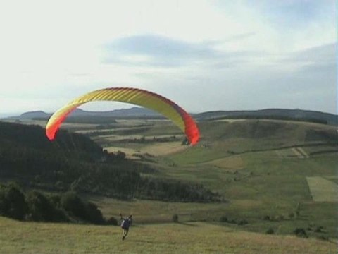 Vol en Parapente au Mézenc (au dessus de Chaudeyrolles)