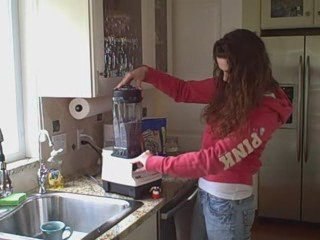 Watch Lisa Shakin' It. It's a Cinch!