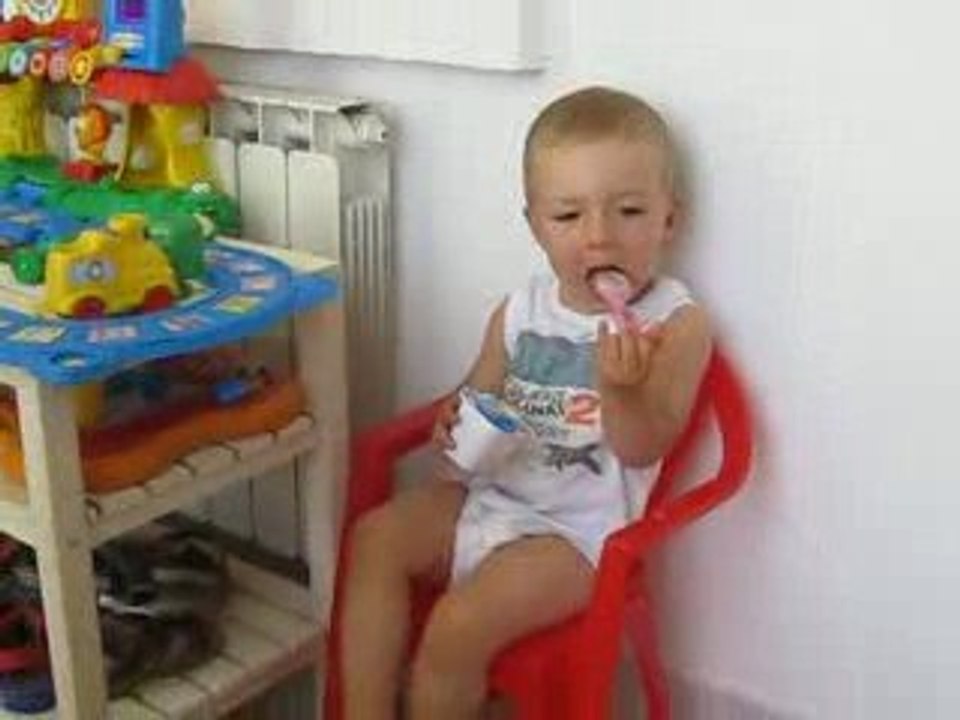 Valentin prend son gouter