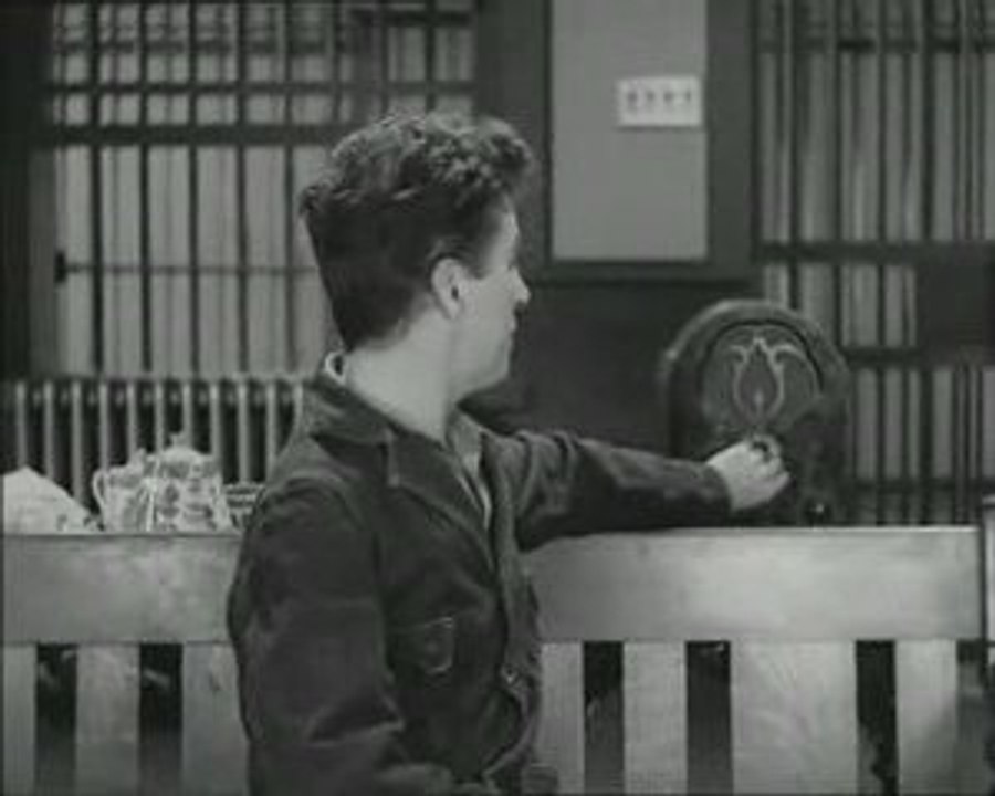 Charlie Chaplin Modern Times Coffee Drinking Funny www.Mallu