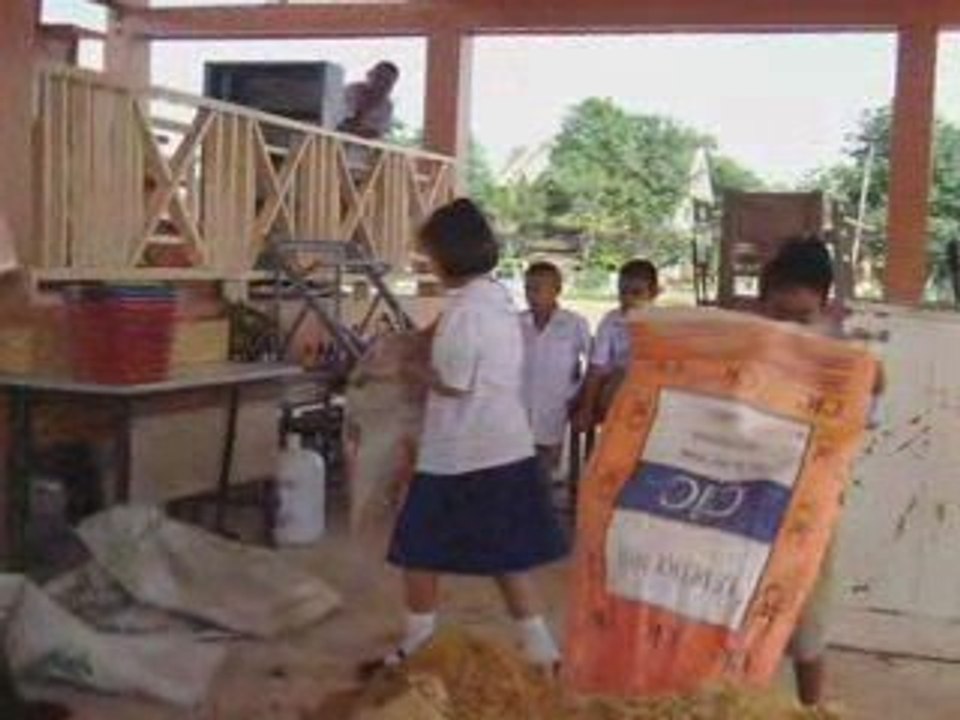 Jardinnage a l'ecole Baan Talaw