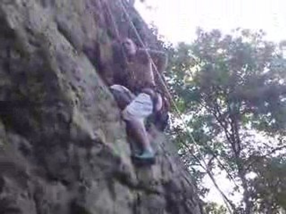 max qui galère pour escalader