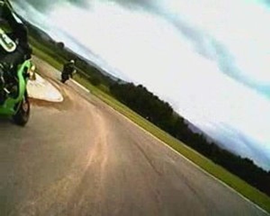 1 tour au circuit bresse sur de l'absorbant 18 juillet 2009