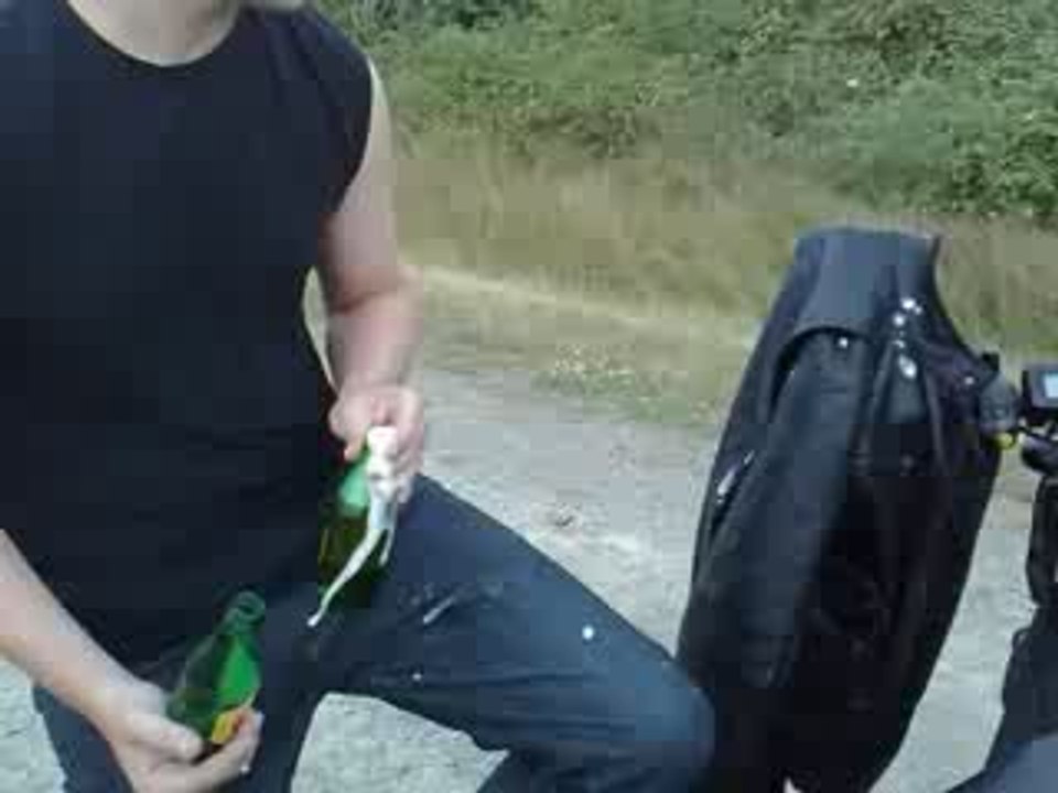 ouvrir une biere avec une biere vide