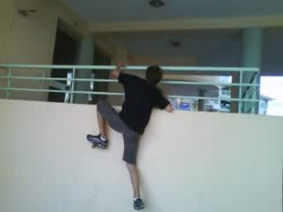 Pote qui escalade 1 mur (4)