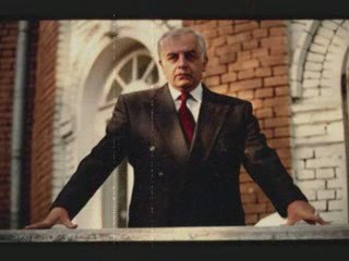 ZVIAD GAMSAXURDIA DA MERAB KOSTAVAS XSOVNAS!!!