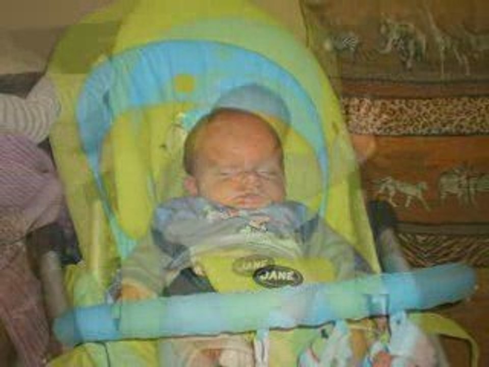 Aurelien un moi et anniv jc