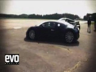 Bugatti Veyron vs Nissan GT-R