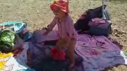 Tess plage debout
