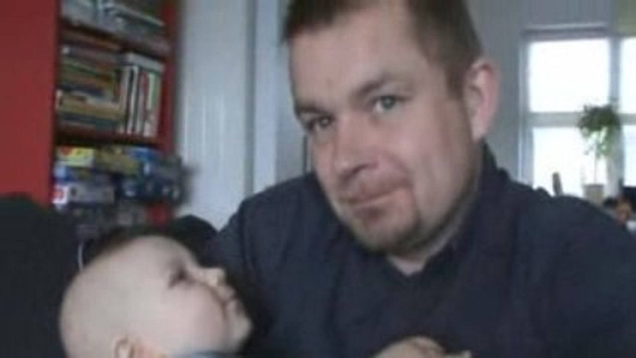Dans les bras de papa (10/07/2009)