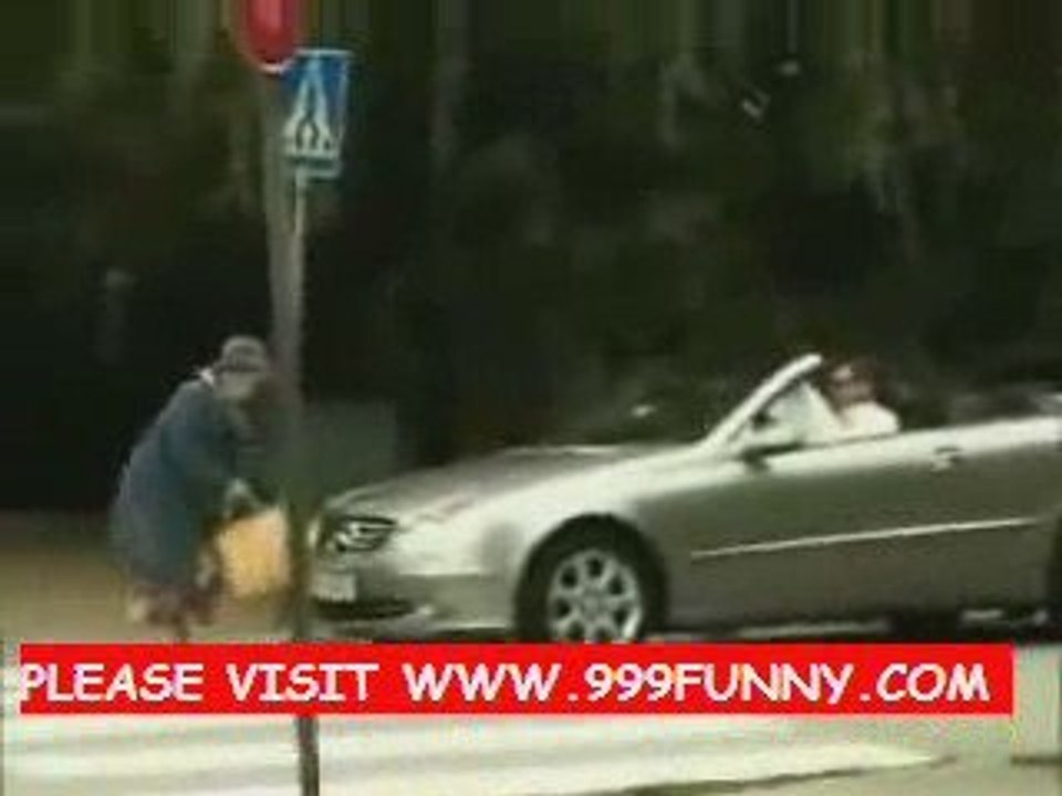 sasha Cohen WORST FIGURE SKATING CRASH EVER!!! (very