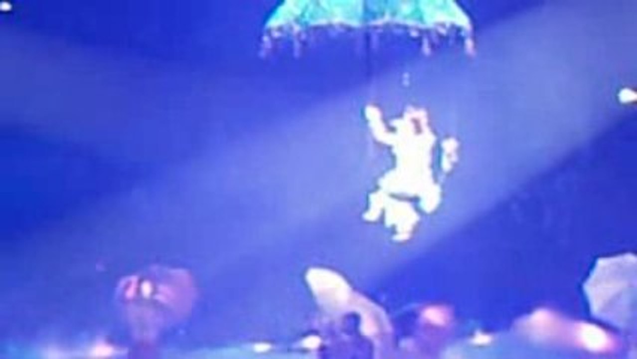 Britney Circus Tour(Everytime)04/07/09 Bercy