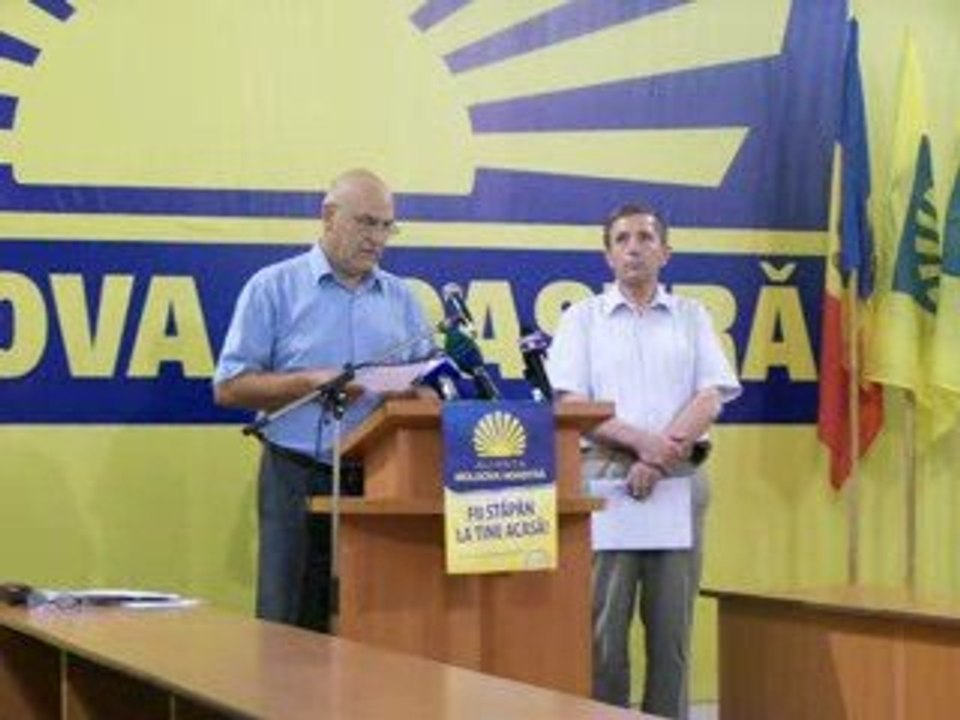 Tineri din AMN hartuiti de catre politie