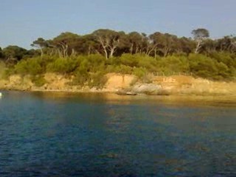 eau transparente porqueroles zoom eau et plage sable fins