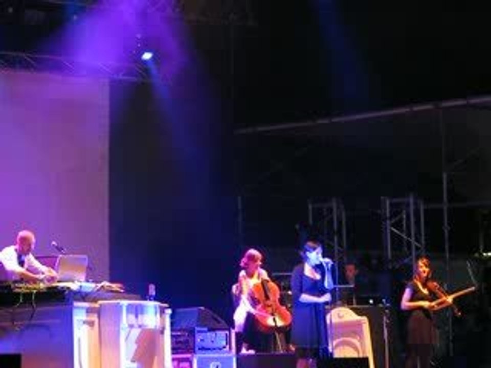 Wax Tailor ft. Charlotte Savary @ Rock En Seine | 28.08.2008